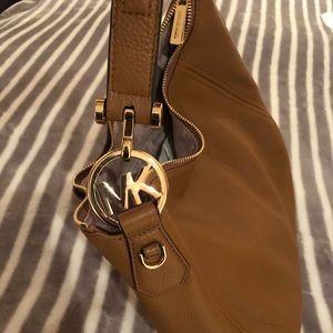 Michael Kors Lg Fulton over the shoulder bag NWT